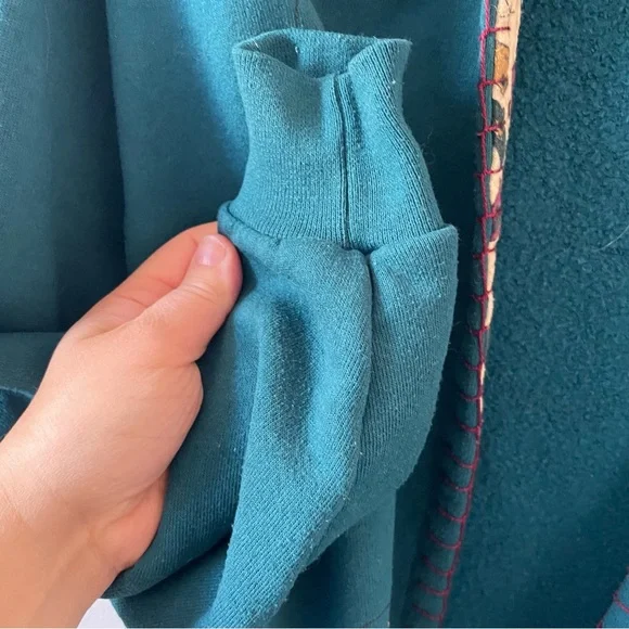 3/$20 Vintage upcycled winter motif grandma sweatshirt - Picture 7 of 9